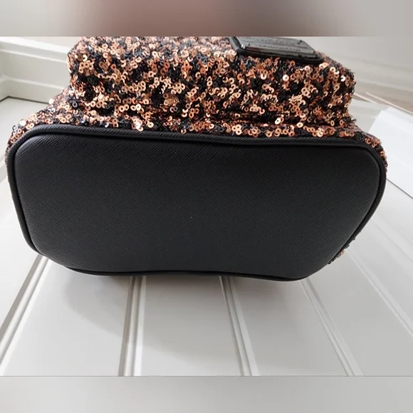 Loungefly Aulani bronze - Picture 7 of 8